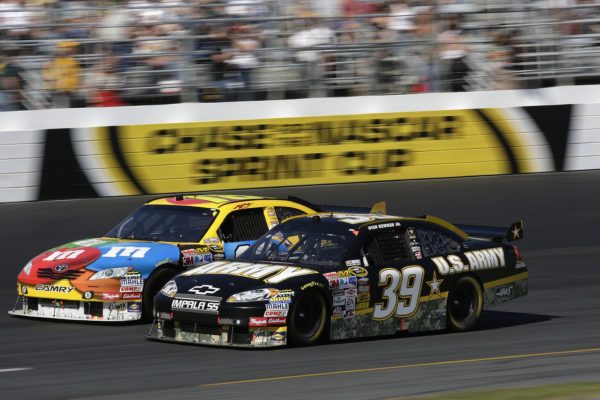 2 Daytona 500 race cars