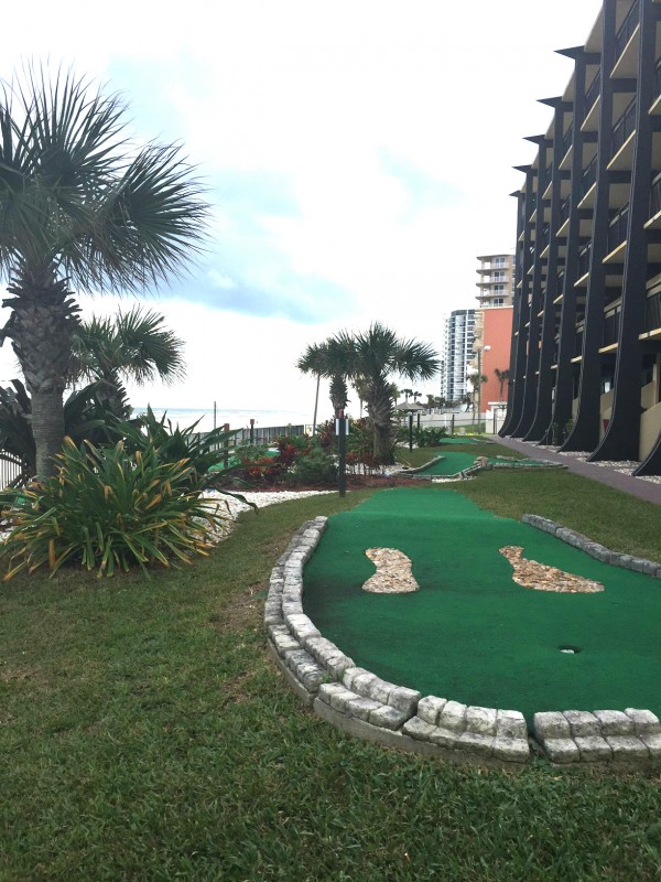 Hawaiian Inn putt putt golf course