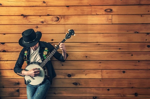 musician playing bango